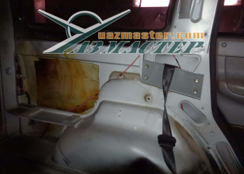 Подготовка разобранного салона ПАТРИОТ для покрытия ВИБРОИЗОЛОМ и СПЛЕНом  В родном варианте видно, что родная шумка оставляет желать лучшего