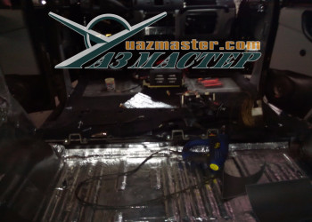 Покрытие ВИБРОИЗОЛОМ и СПЛЕНом салон УАЗ ПАТРИОТ  Укладка феном и валиком, работка не простая.