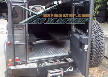 Установлена лестница верхнего  багажника