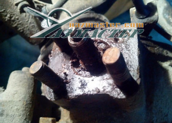 Обломанная шпилька крышки шкворня