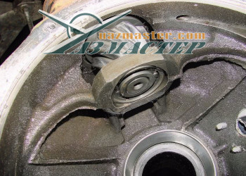 Ведущая шестерня главной пары и обойма подшипника диффера мост ТИМКЕН