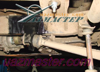 Кронштейны задние продольной тяги привариваем новые, бензобаки приходится снимать.