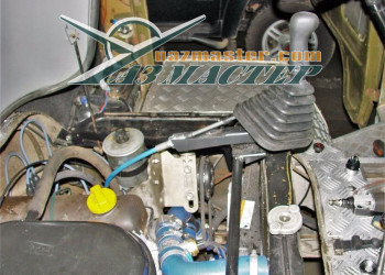 Установка кулисы на УАЗ 3741. Есть одно, но!!! На кожухе ДВС нет возможности установить бар. 