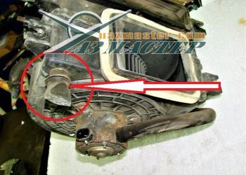 Виновник засора, дренажный  штуцер корпуса отопителя  УАЗ ПАТРИОТ Е-2