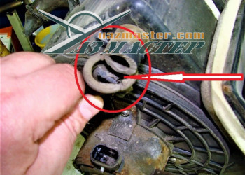 Виновник засора, дренажный  штуцер корпуса отопителя  УАЗ ПАТРИОТ Е-2