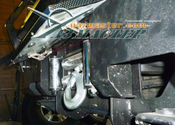 _NISSAN PATROL 61. Передний номерной знак установлен на откидывающихся петлях, для более удобного доступа к лебедке.